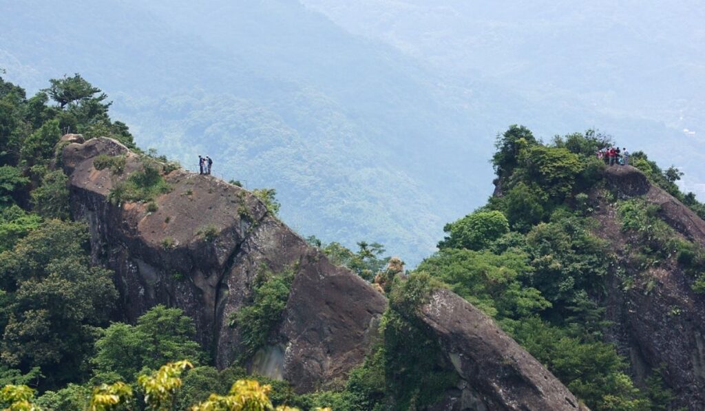 A photo of tiffin top