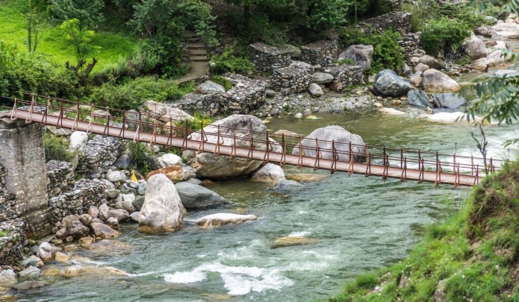 places to visit in tirthan valley