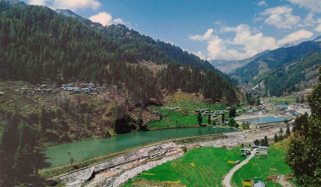 a photo of barot