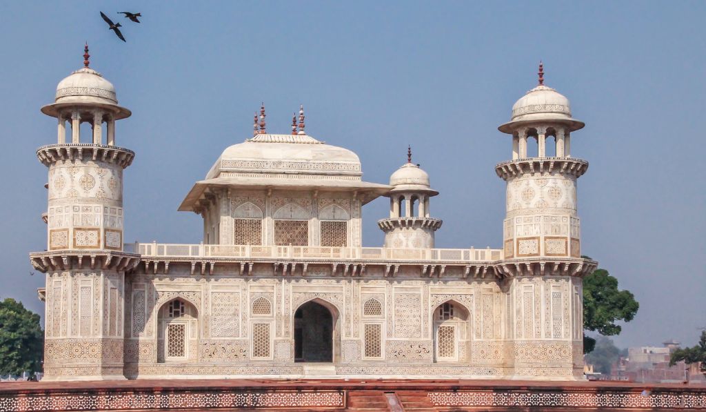 Itmad-ud-Daulah's Tomb - Places to visit in Agra