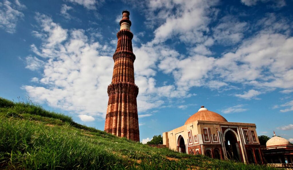 Famous monuments to visit in India 