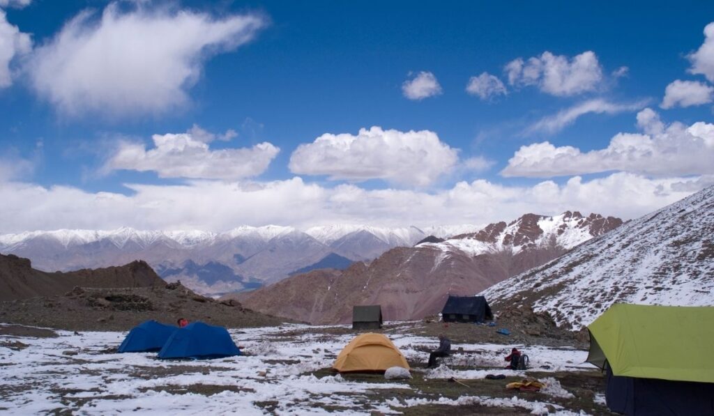 toughest trek in india, Trekkers making their way up the high Stok Kangri summit.