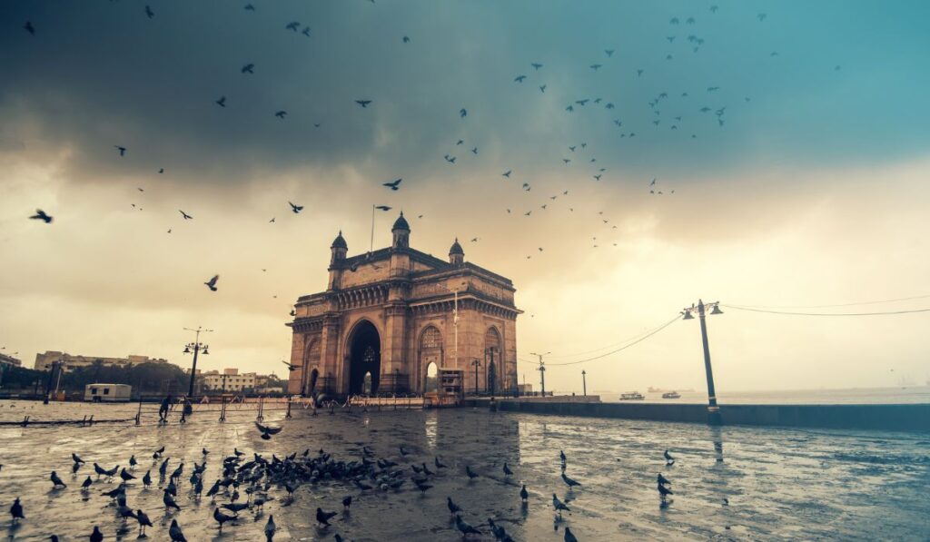 a photo of gateway of india