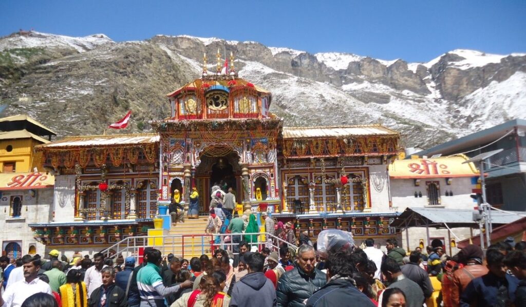 A beautiful photo of Badrinath Temple 