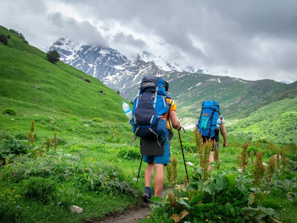 Kheerganga trek is one of the best things to do in kasol, beautiful landscapse, snow capped mountain, The thrilling trek.