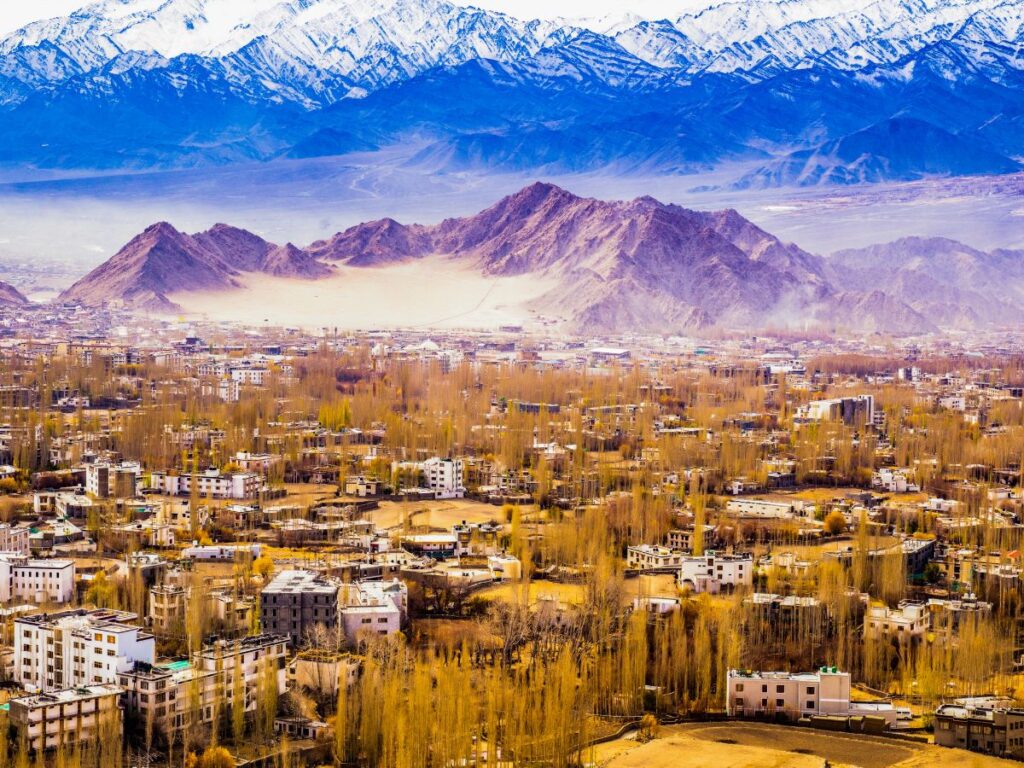 mesmrizing view of ladakh, id you wanna know how to travel in budget, do follow our budget trip to ladakh