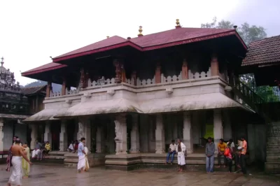 Kollur Mookambika Temple Timings, Rooms, & Phone No.