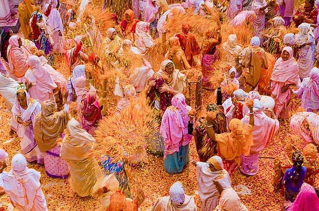 Women are playing Holi in Vrindavan