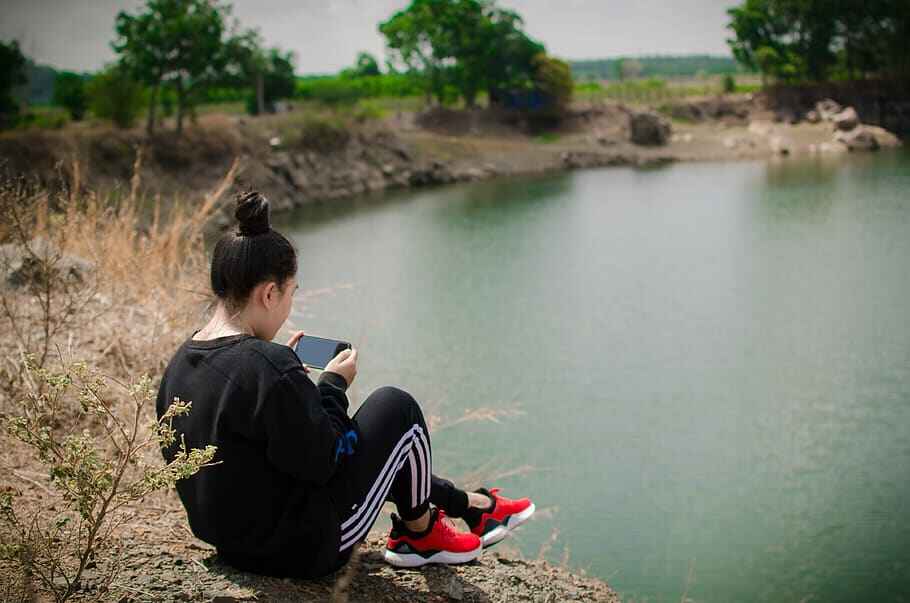 Safety Tips for Solo Women Traveller near Lake