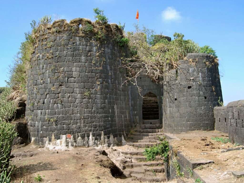 Purandar Fort is one of the best forts in pune