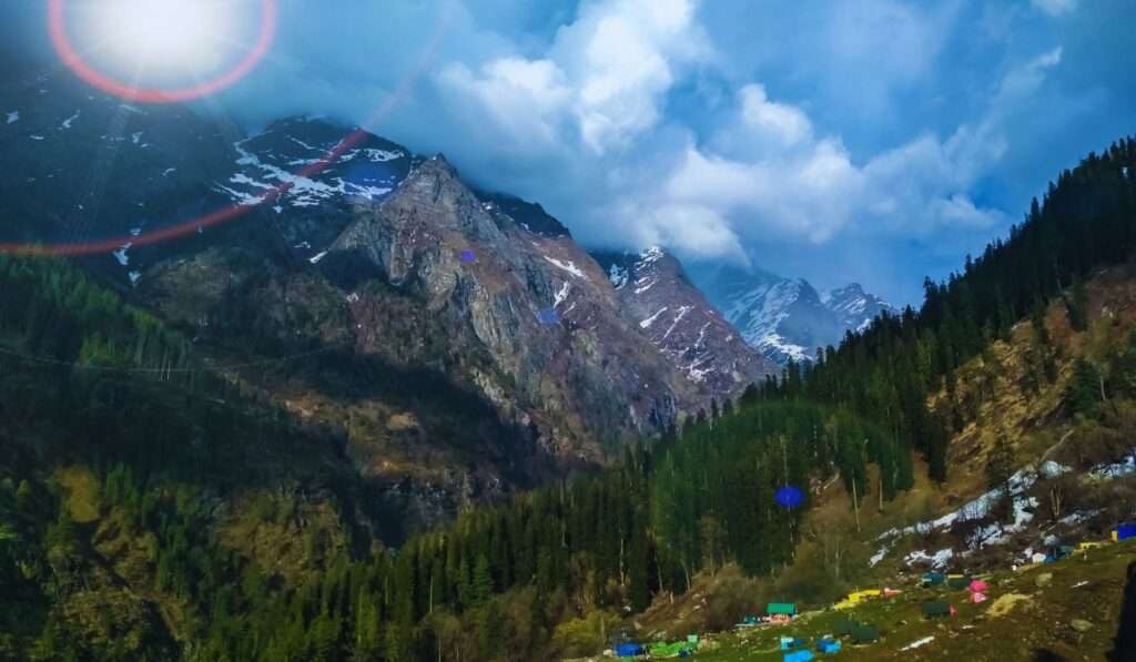 beautiful kheerganga trek