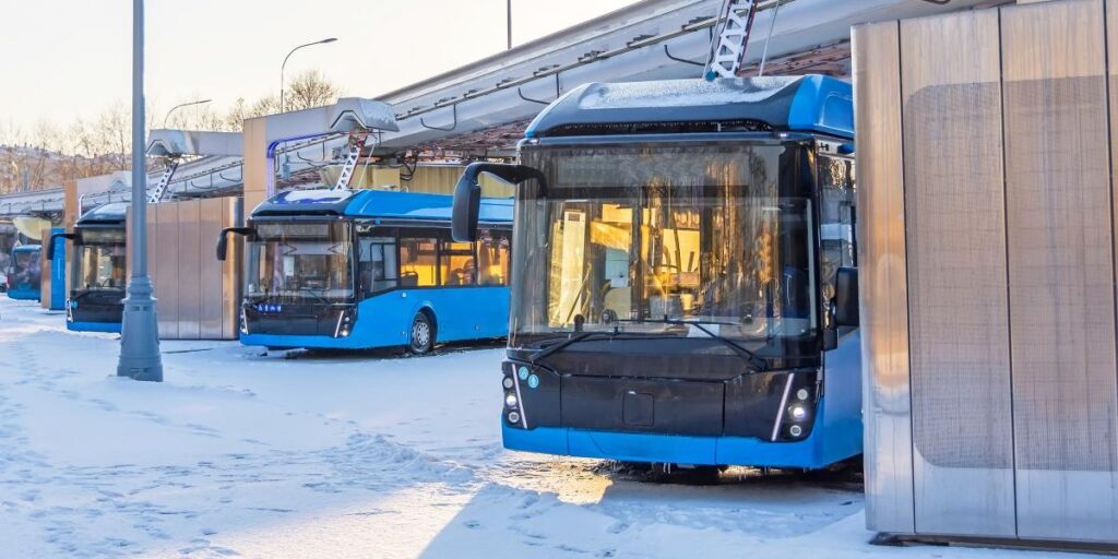 bus_charging_in_depot-cold-weather-daytime