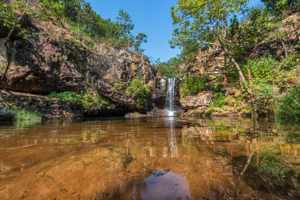 
beautiful apsara vihar falls in pachmarhi