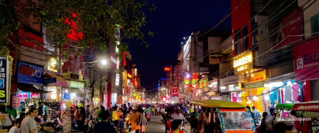 evnvjlb9lpa71 - Rani Bagh Market Delhi at Night