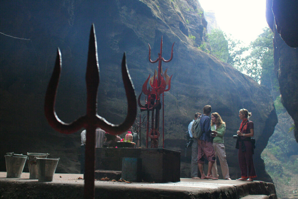 foreign tourists at jatashankar pachmarhi